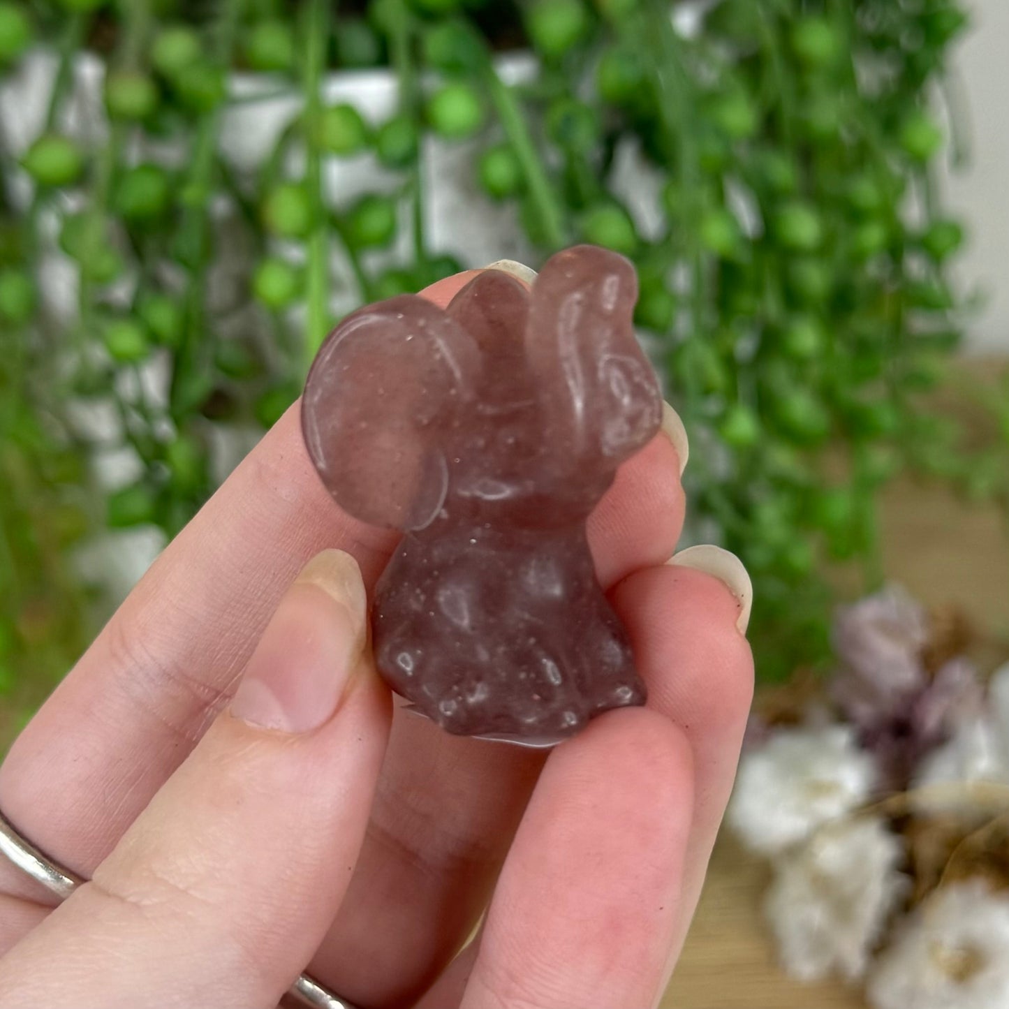 Strawberry Quartz Sitting Elephant (N107)