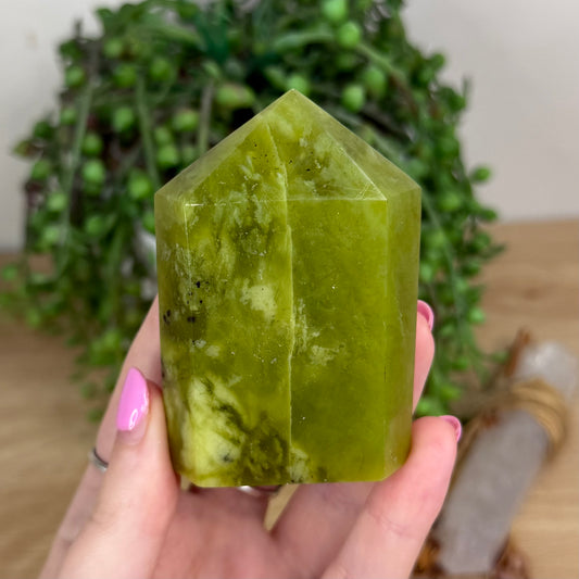 Vesuvianite Domino Point (X513)