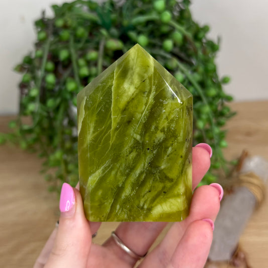 Vesuvianite Domino Point (X514)