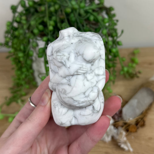 Howlite Pregnant Body (R739)