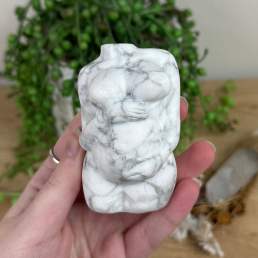 Howlite Pregnant Body (R740)