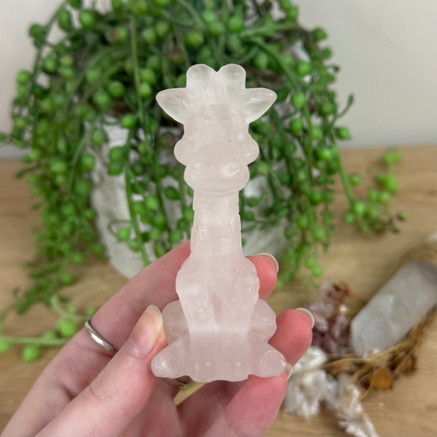 Rose Quartz Giraffe (R690)