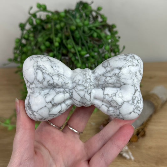 Howlite Bow (R730)