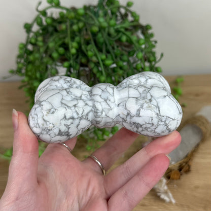 Howlite Bow (R730)