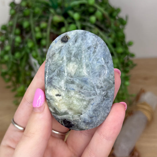 Blue Kyanite Palm Stone (X671)