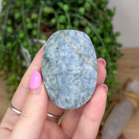 Blue Kyanite Palm Stone (X667)