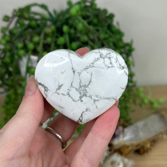 Howlite Heart (N711)