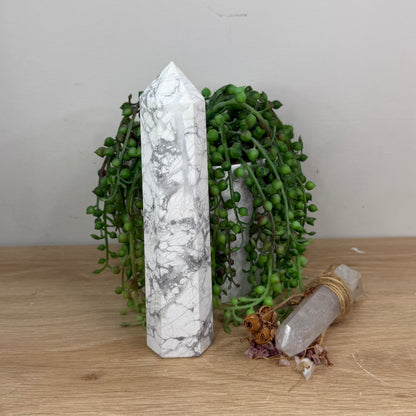 Howlite Tower (X905)