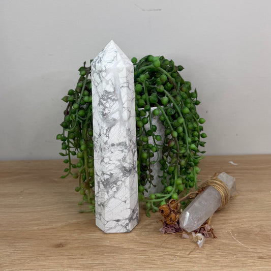 Howlite Tower (X905)