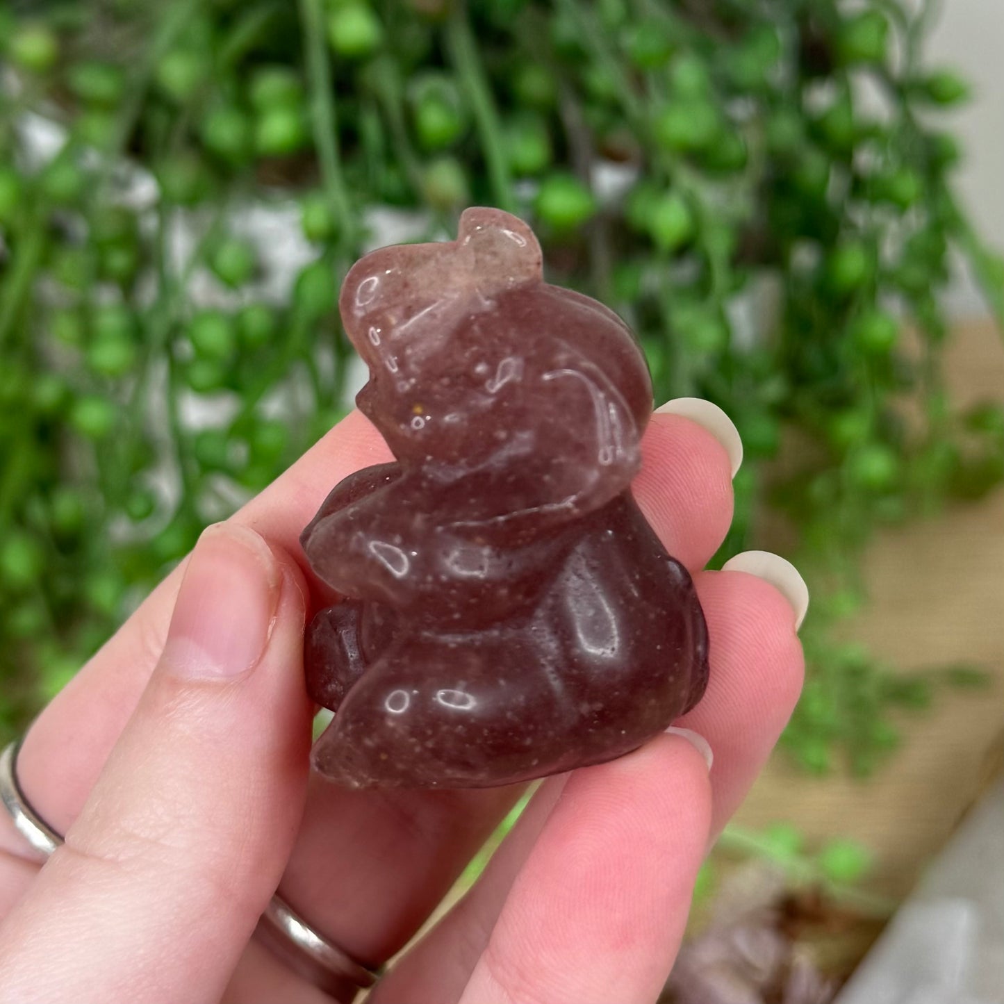 Strawberry Quartz Sitting Elephant (S121)