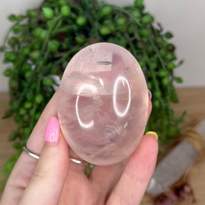 Rose Quartz Palm Stone (Y62)