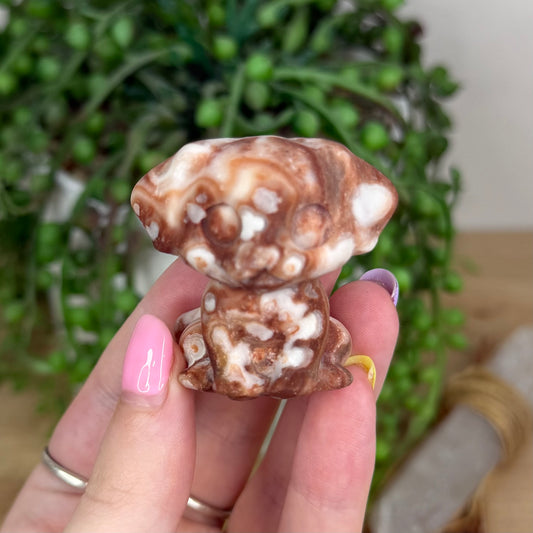 Amber Calcite Dog (Y189)
