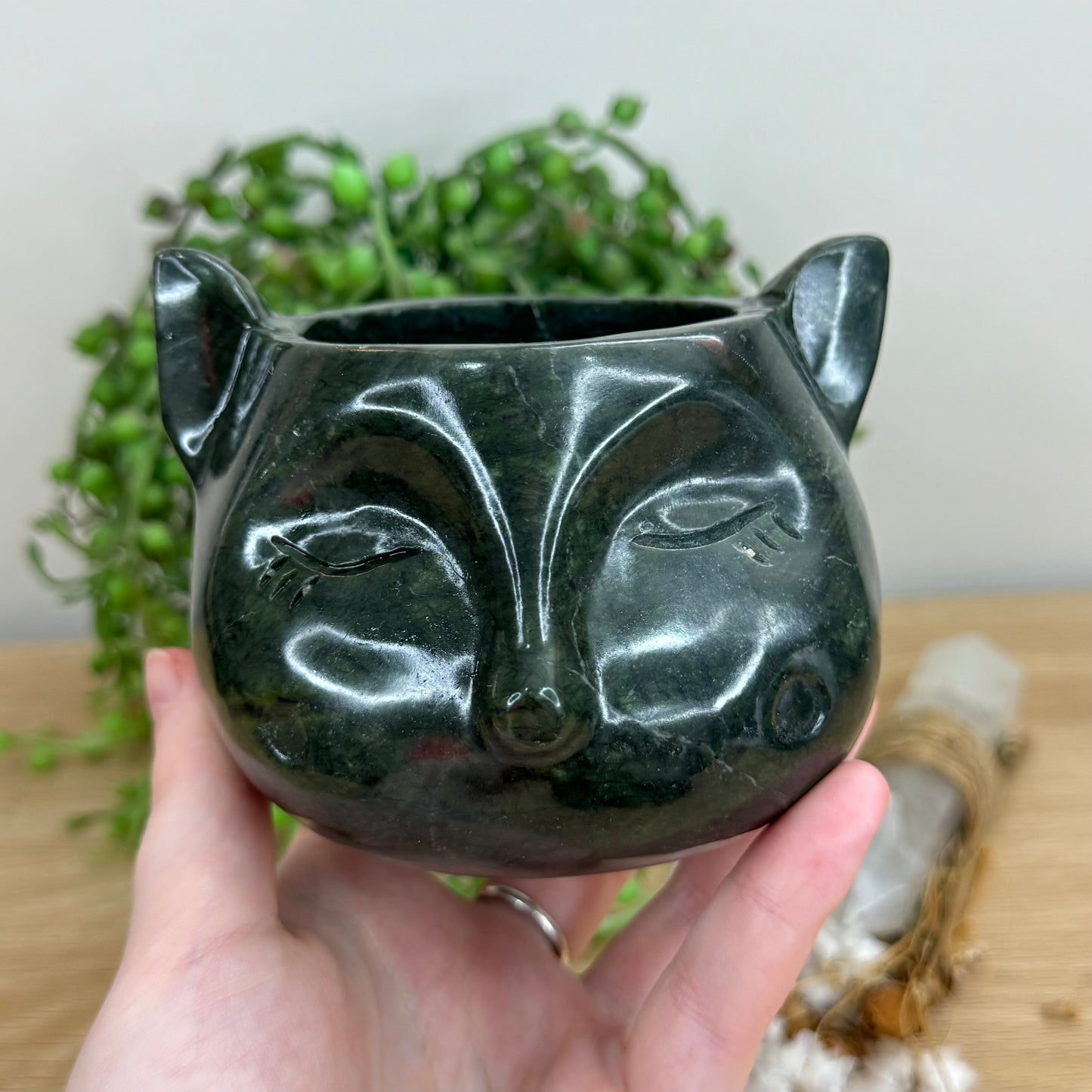 Green Jade Cat Pot (O78)