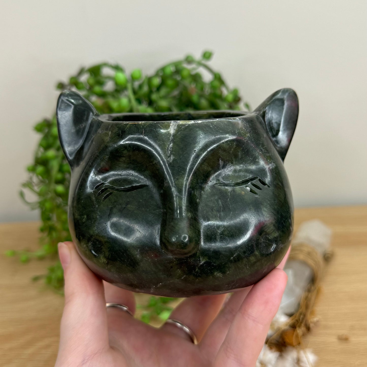 Green Jade Cat Pot (O77)