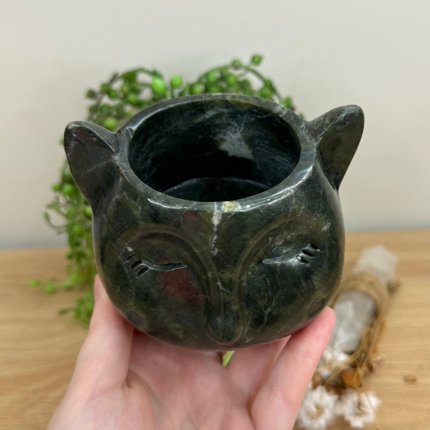 Green Jade Cat Pot (O77)