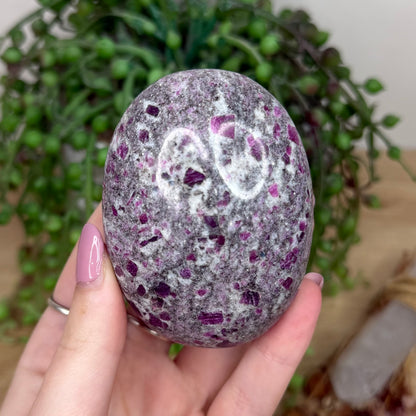 Ruby In Albite Palm Stone (Y650)