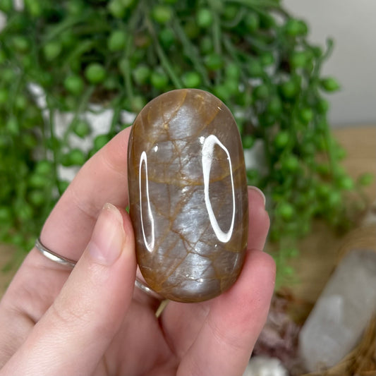 Peach Moonstone / Sunstone Palm Stone (S352)
