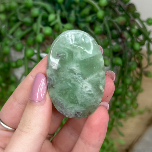 Fluorite Palm Stone (Y771)