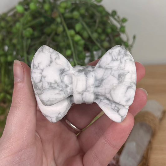 Howlite Bow (S576) (S575)