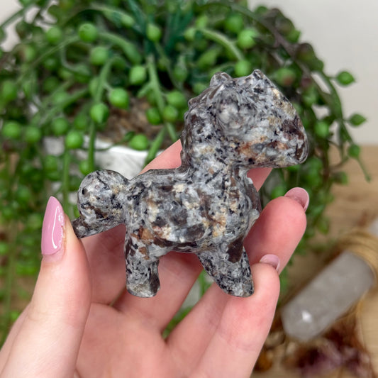 Yooperlite Horse (Y421)
