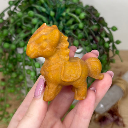 Yellow Mudstone Horse (Y420)