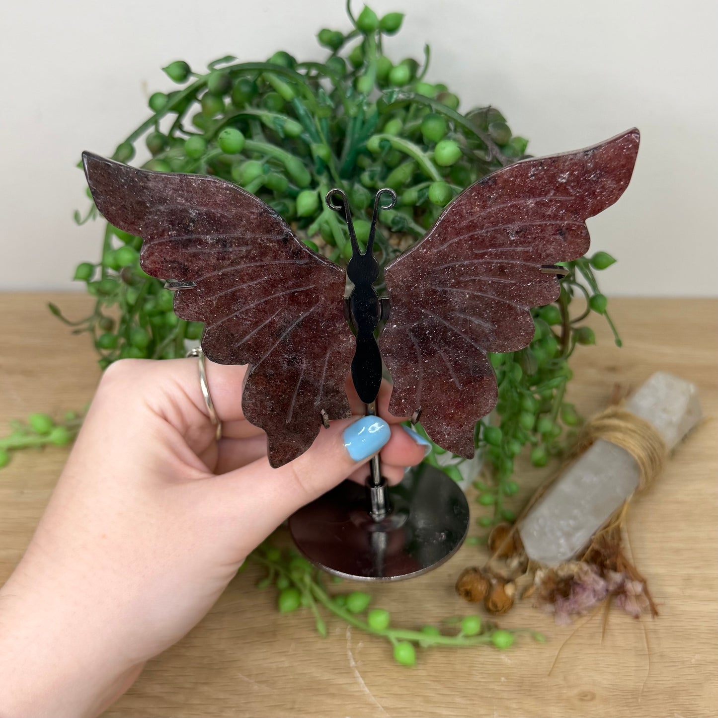 Strawberry Quartz Butterfly Wings On Stand (Z46)