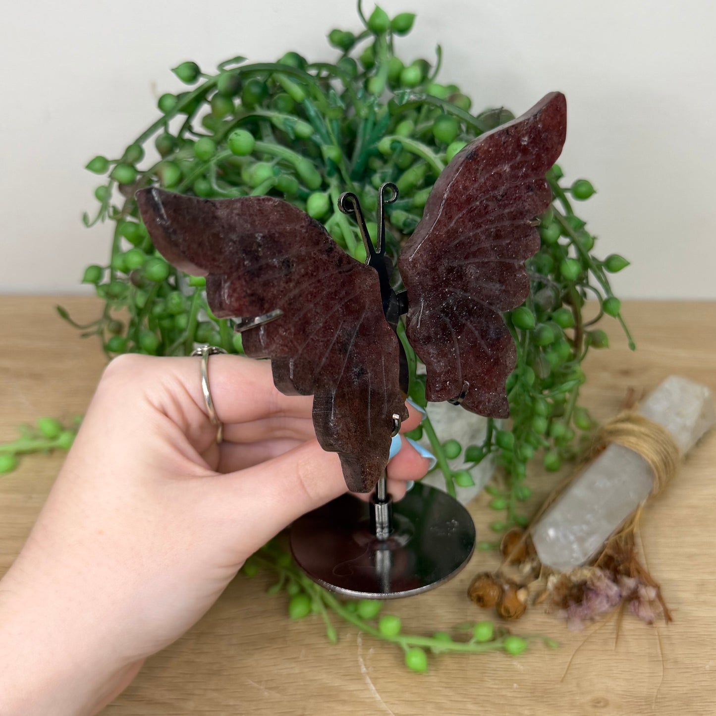 Strawberry Quartz Butterfly Wings On Stand (Z46)