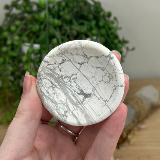 Howlite Bowl (O528)