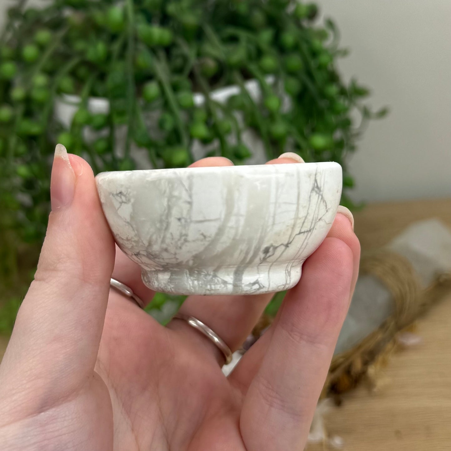 Howlite Bowl (O528)