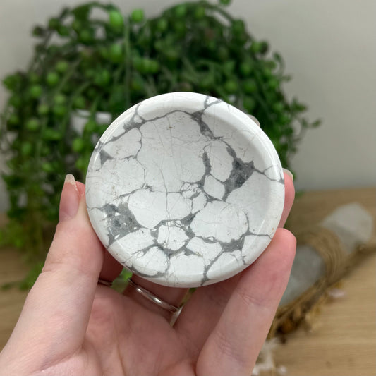 Howlite Bowl (O533)