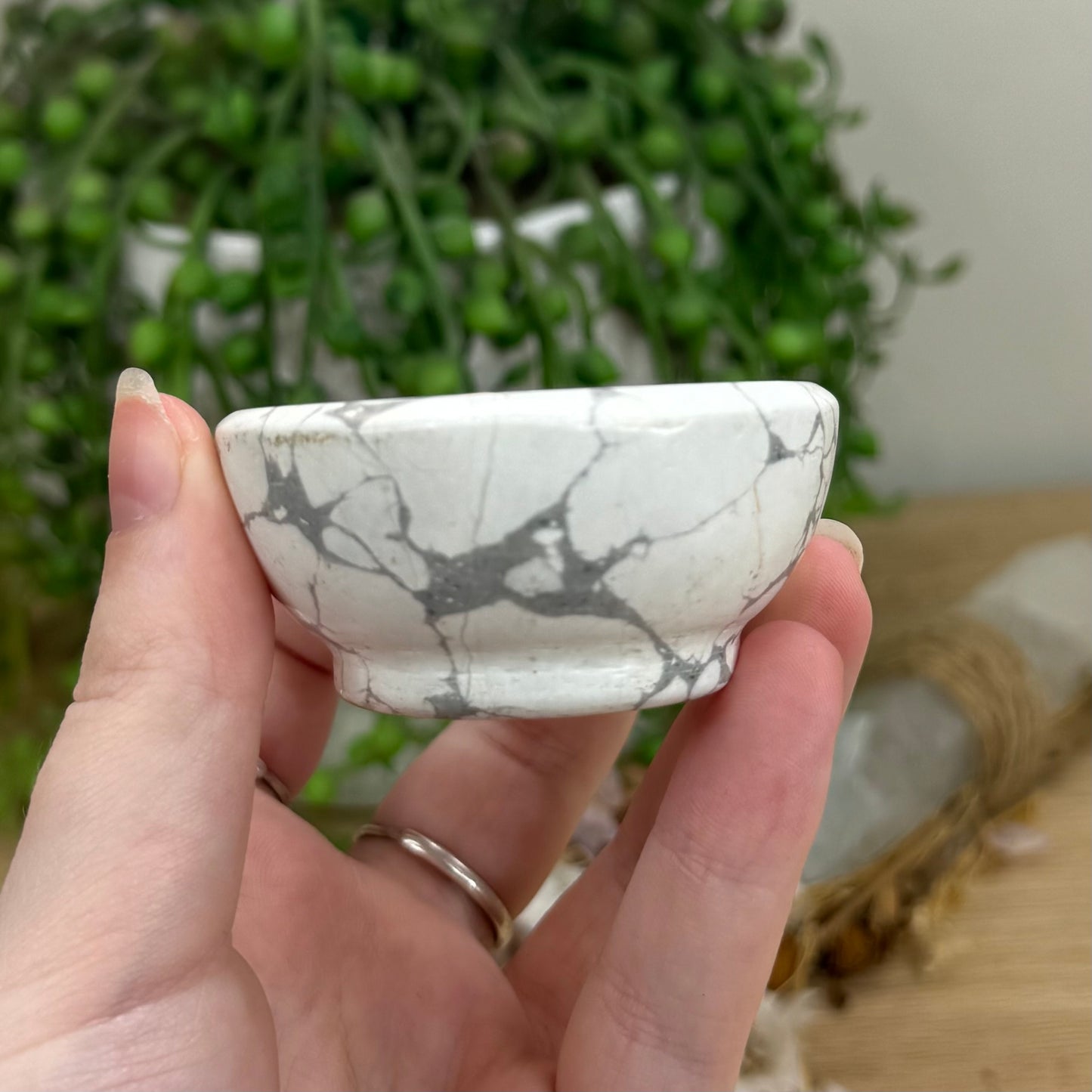 Howlite Bowl (O533)