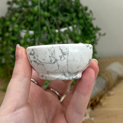 Howlite Bowl (O532)