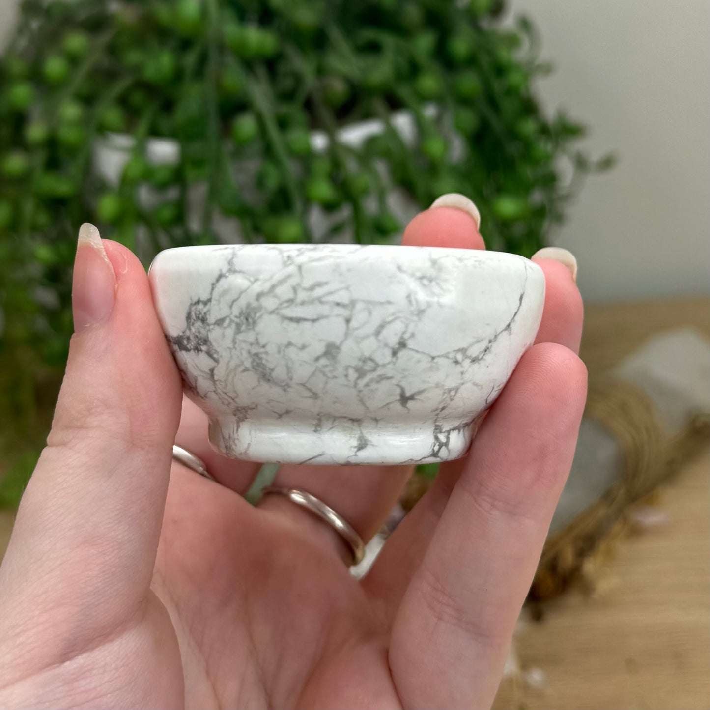 Howlite Bowl (O531)
