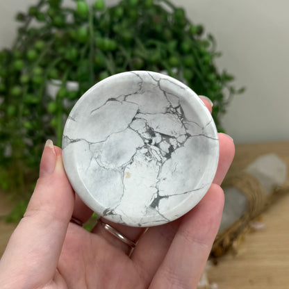 Howlite Bowl (O529)