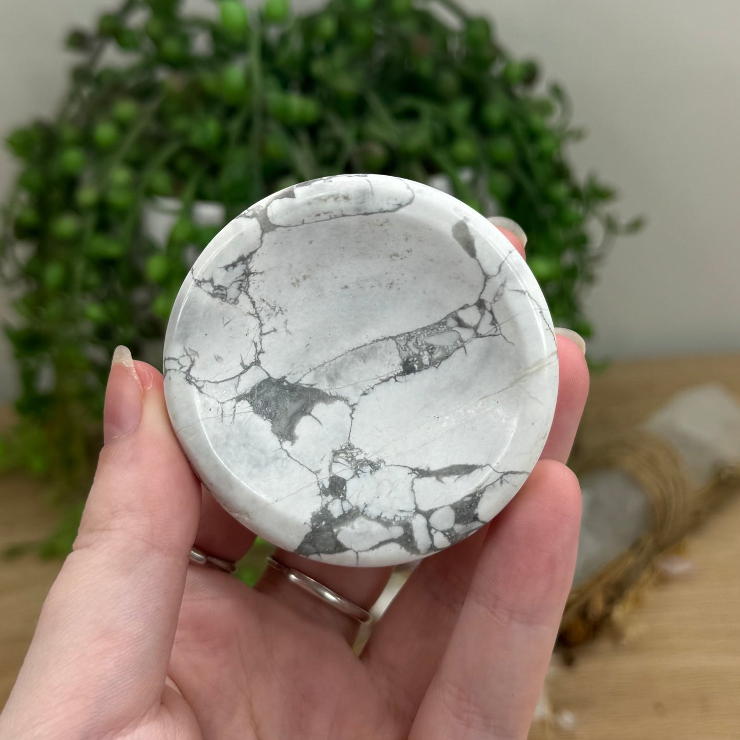 Howlite Bowl (I530)