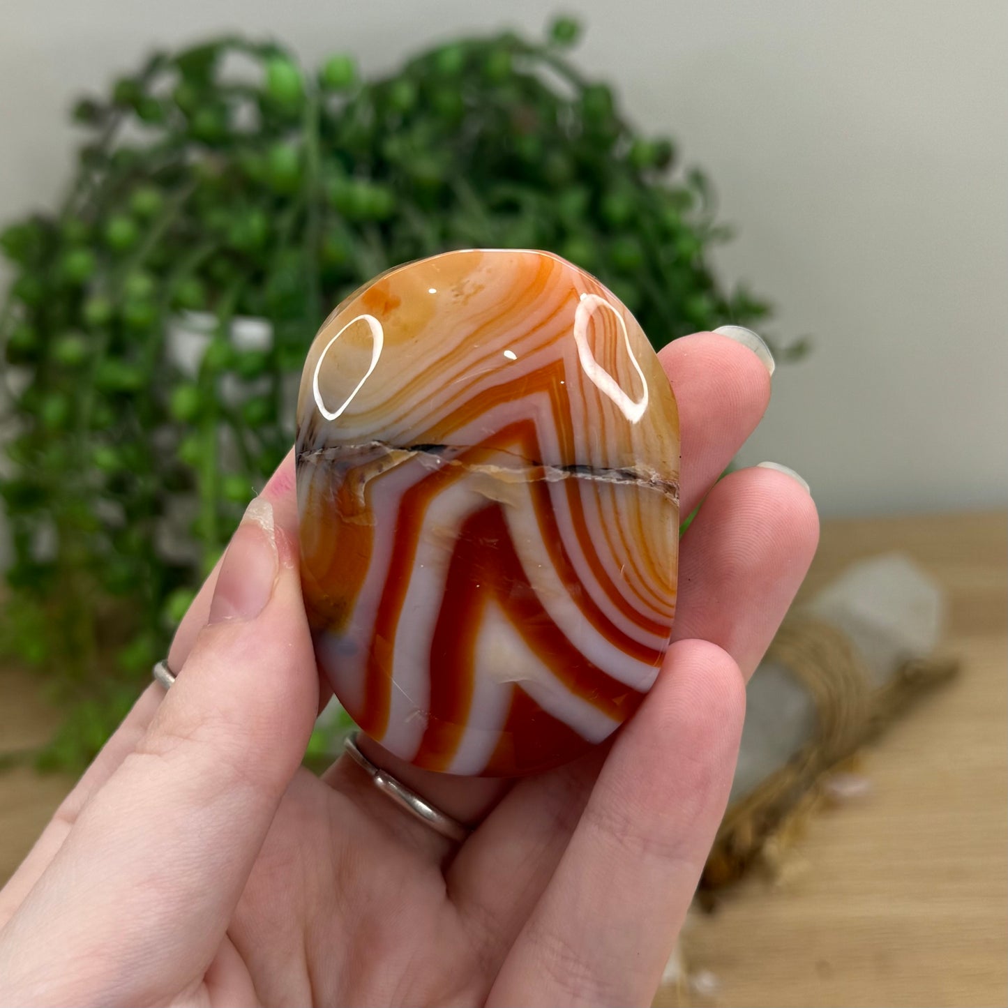 Carnelian Palm Stone (O583)