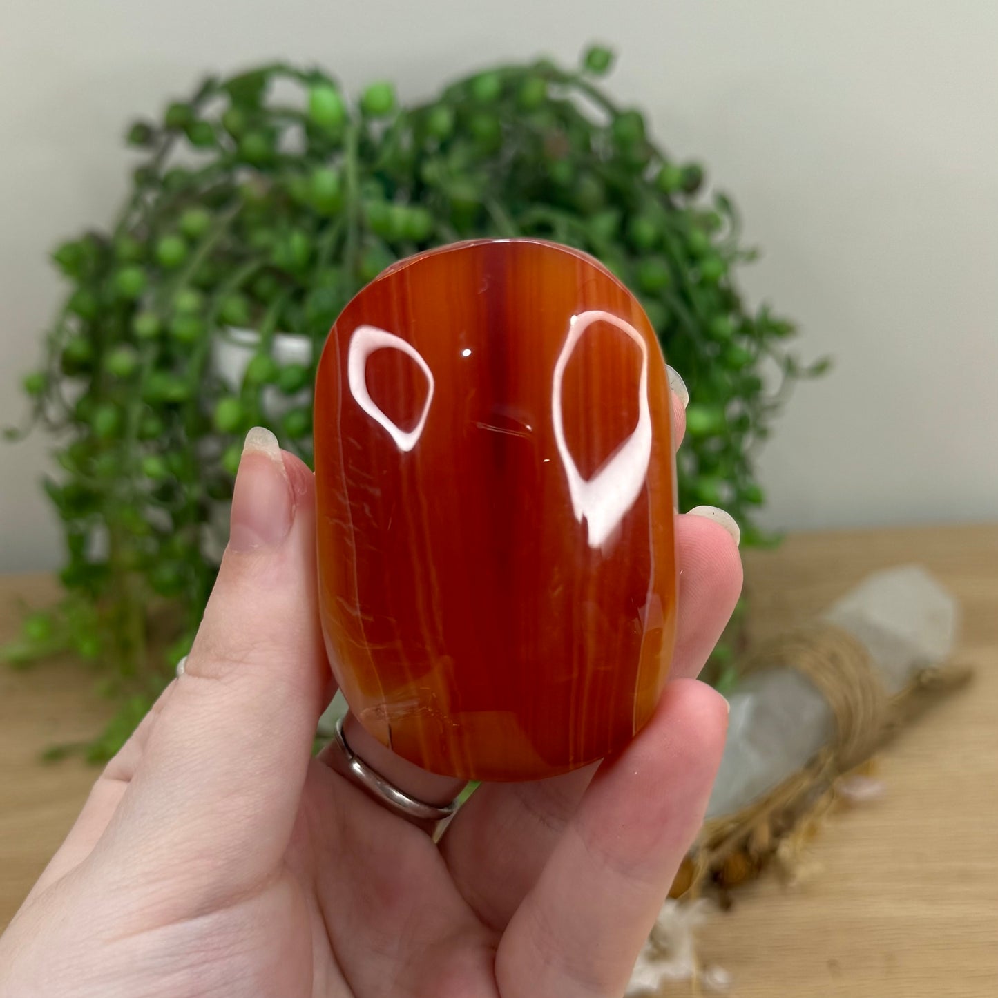 Carnelian Palm Stone (O587)