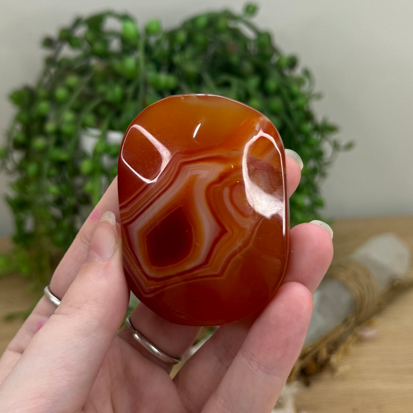 Carnelian Palm Stone (O586)