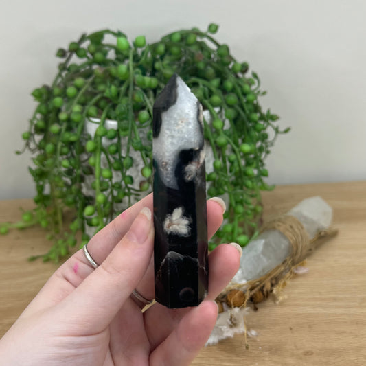 Black Flower Agate Point (O537)