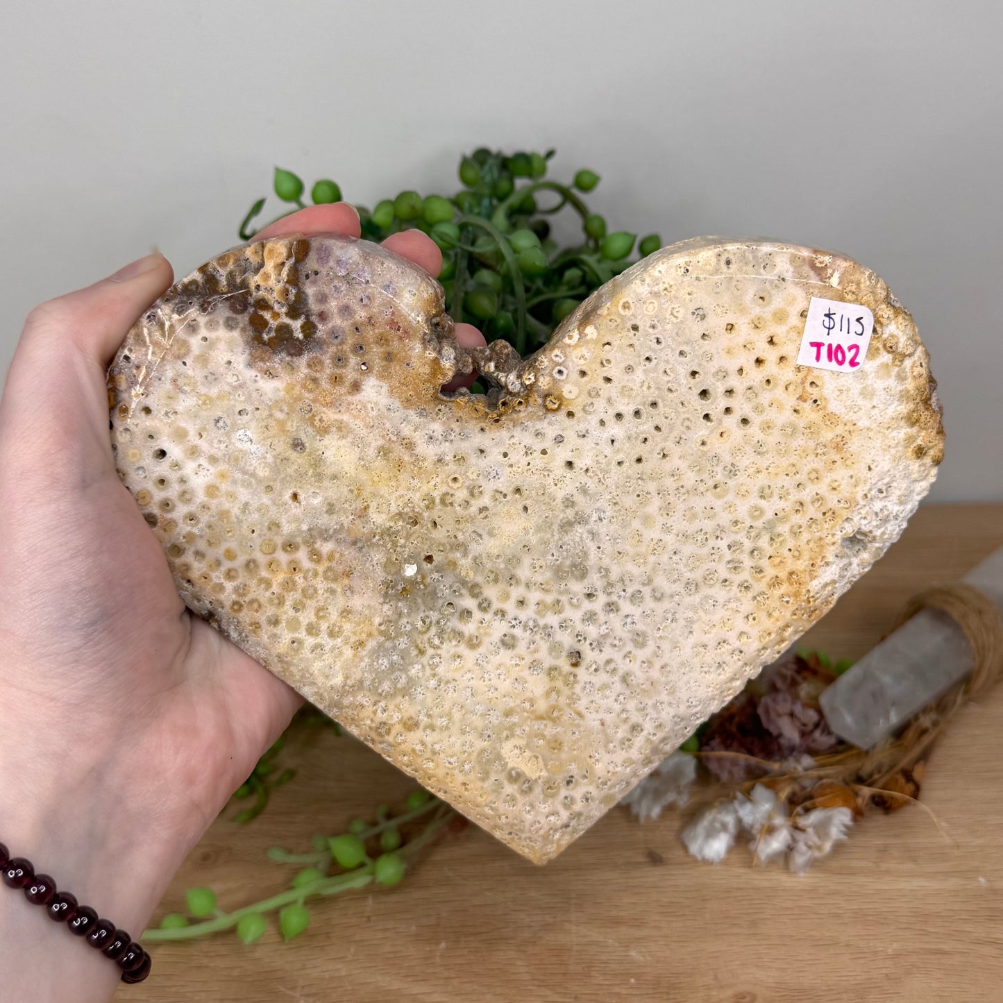 Coral Jade Heart On Stand (T102)