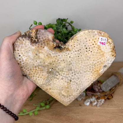 Coral Jade Heart On Stand (T102)