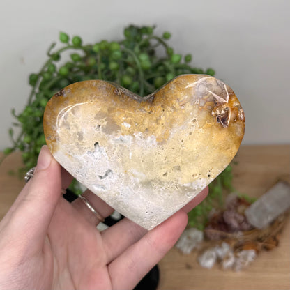 Coral Jade Heart On Stand (T99)