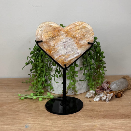Coral Jade Heart On Stand (T100)