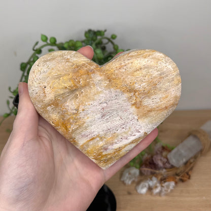 Coral Jade Heart On Stand (T100)