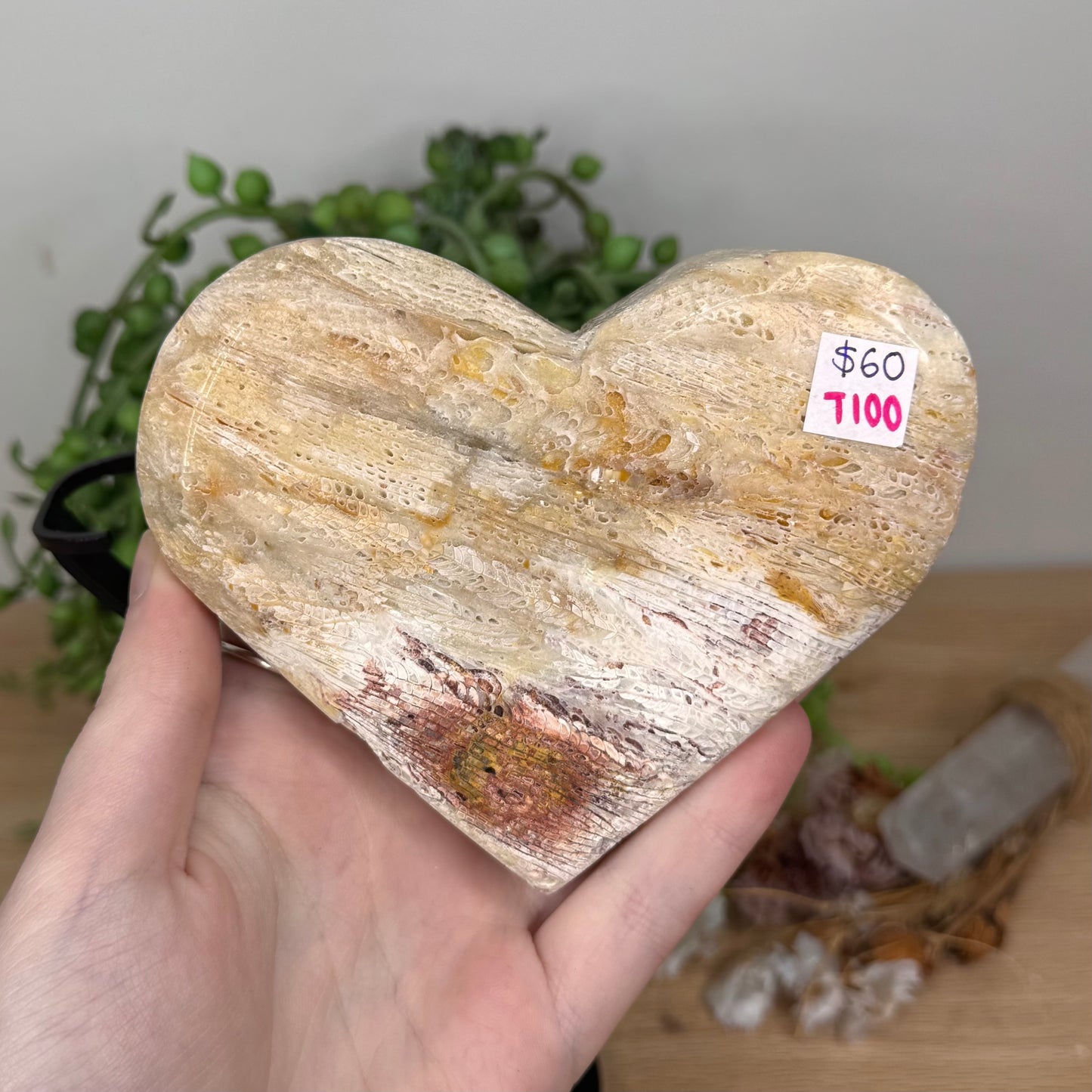 Coral Jade Heart On Stand (T100)