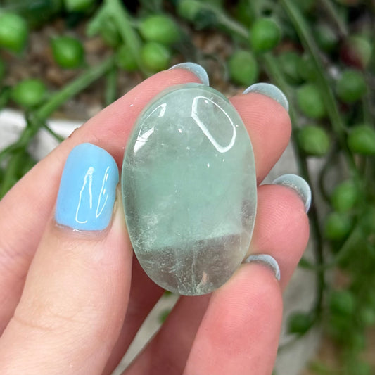 Fluorite Mini Palm Stone (Y673)