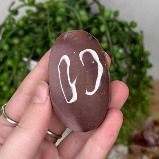 Mookaite Palm Stone (T92)