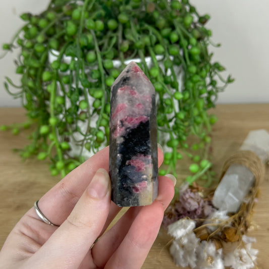 Ice rhodonite Point (O639)