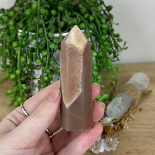 Peach Moonstone / Sunstone Point (O910)