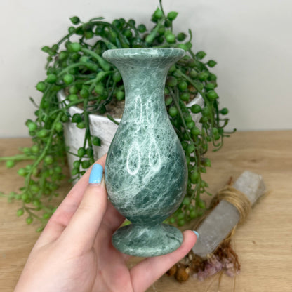 Green Jade Vase (Z70)
